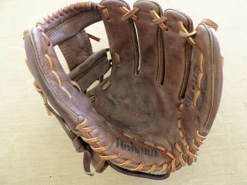 Nokona AMG 1175 Front